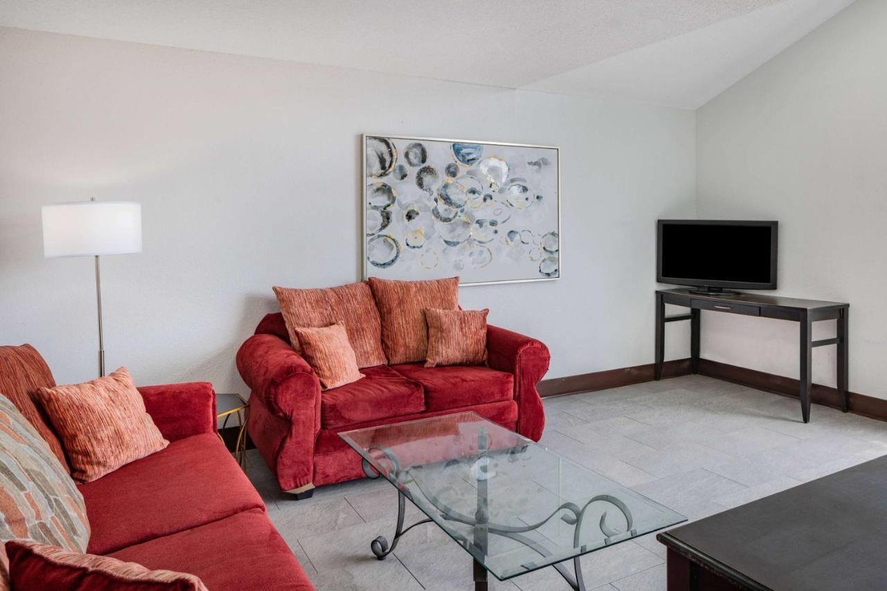 Hotel Super 8 By Wyndham Pensacola Esterno foto