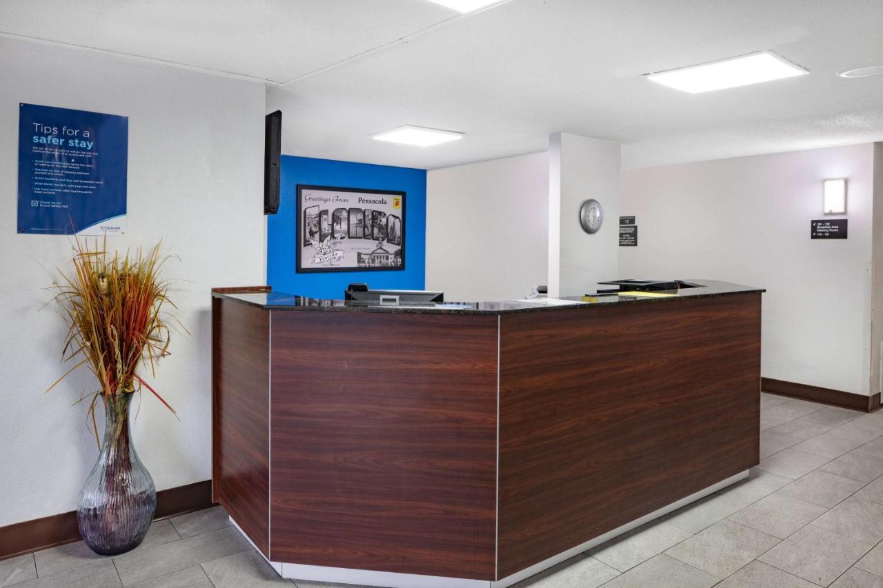 Hotel Super 8 By Wyndham Pensacola Esterno foto