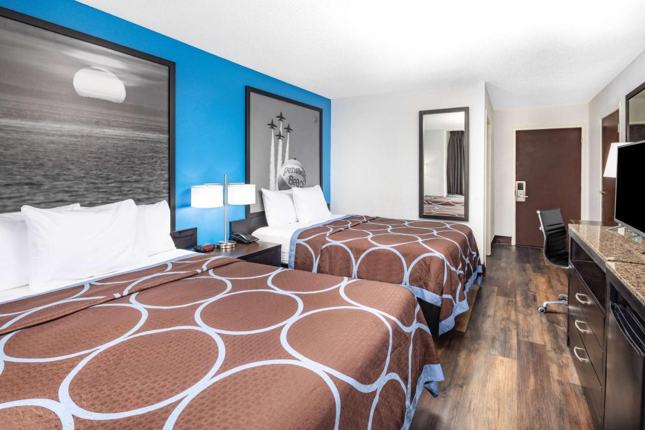 Hotel Super 8 By Wyndham Pensacola Esterno foto