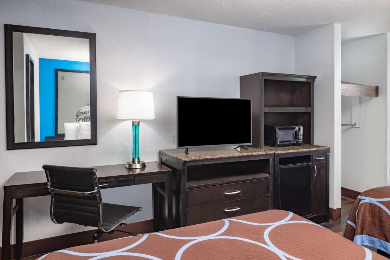 Hotel Super 8 By Wyndham Pensacola Esterno foto