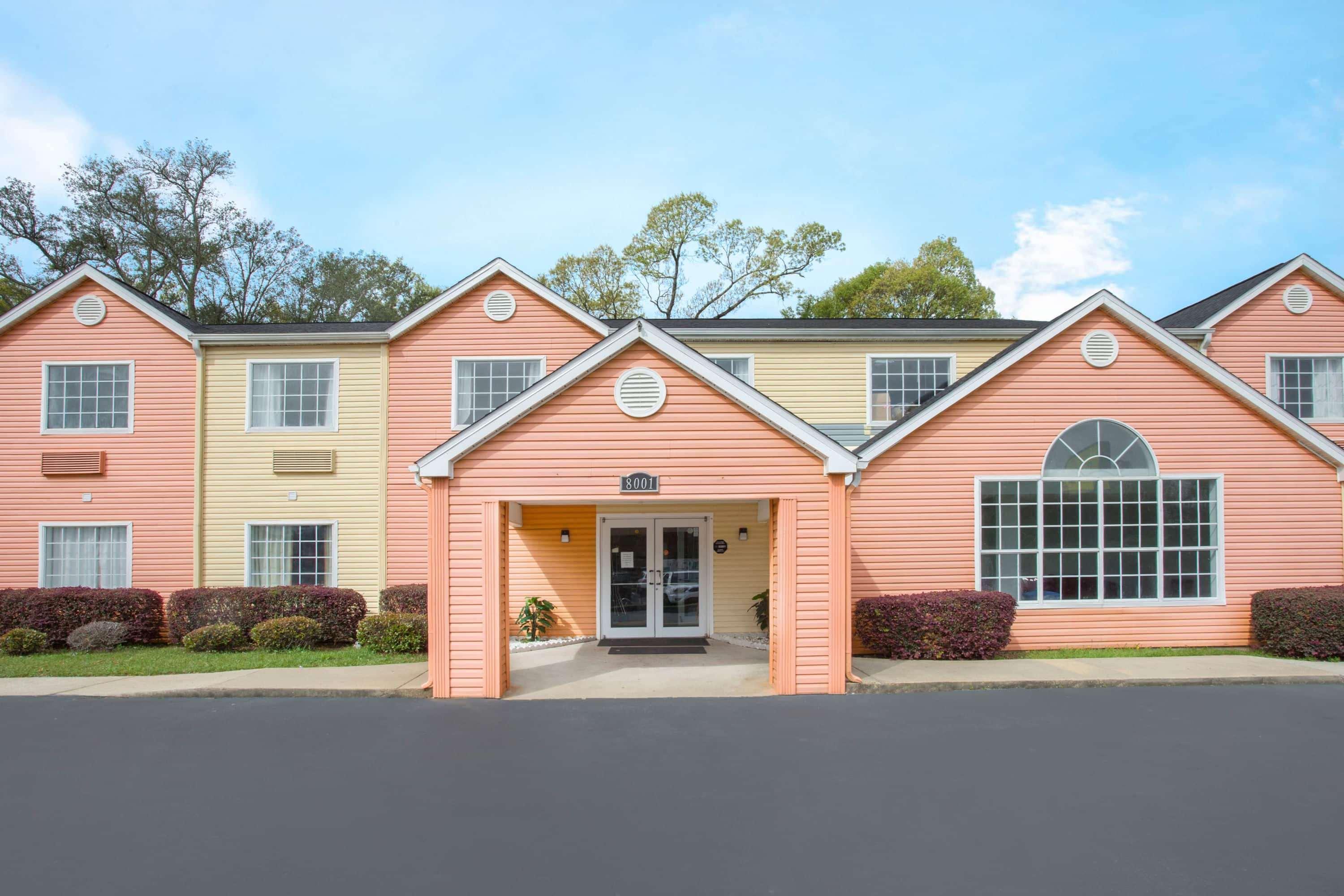Hotel Super 8 By Wyndham Pensacola Esterno foto